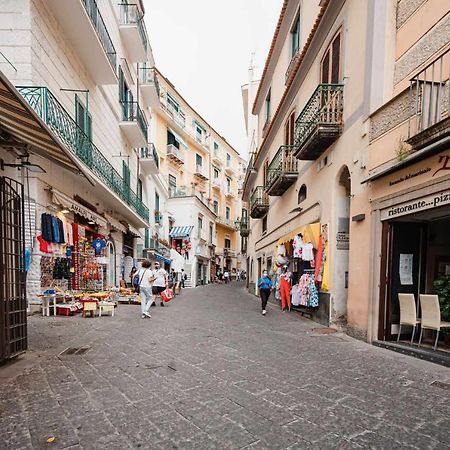 White Amalfi Centro Storico By Italianhost Apartment Екстериор снимка