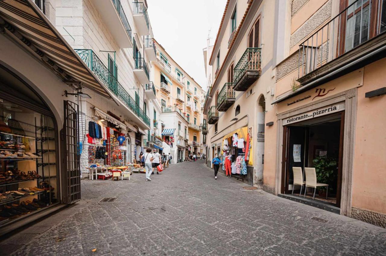 White Amalfi Centro Storico By Italianhost Apartment Екстериор снимка