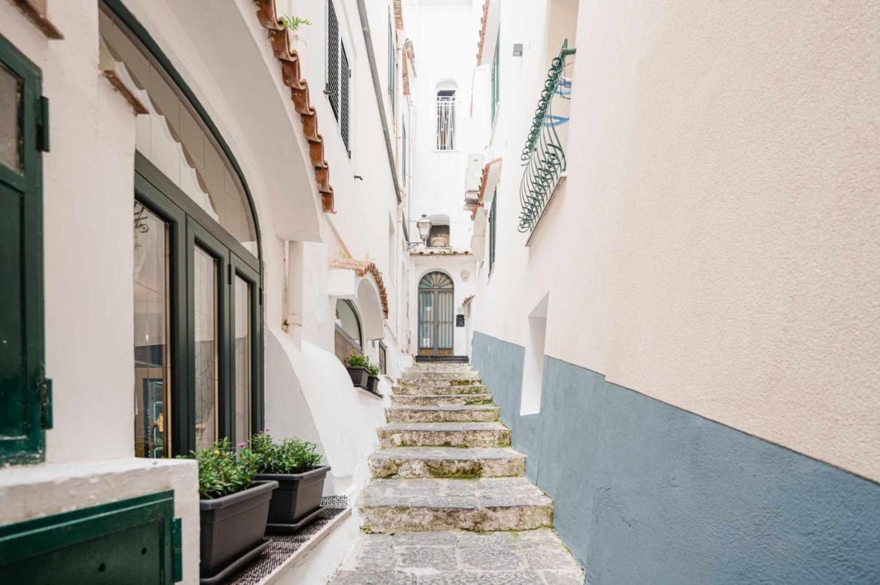 White Amalfi Centro Storico By Italianhost Apartment Екстериор снимка